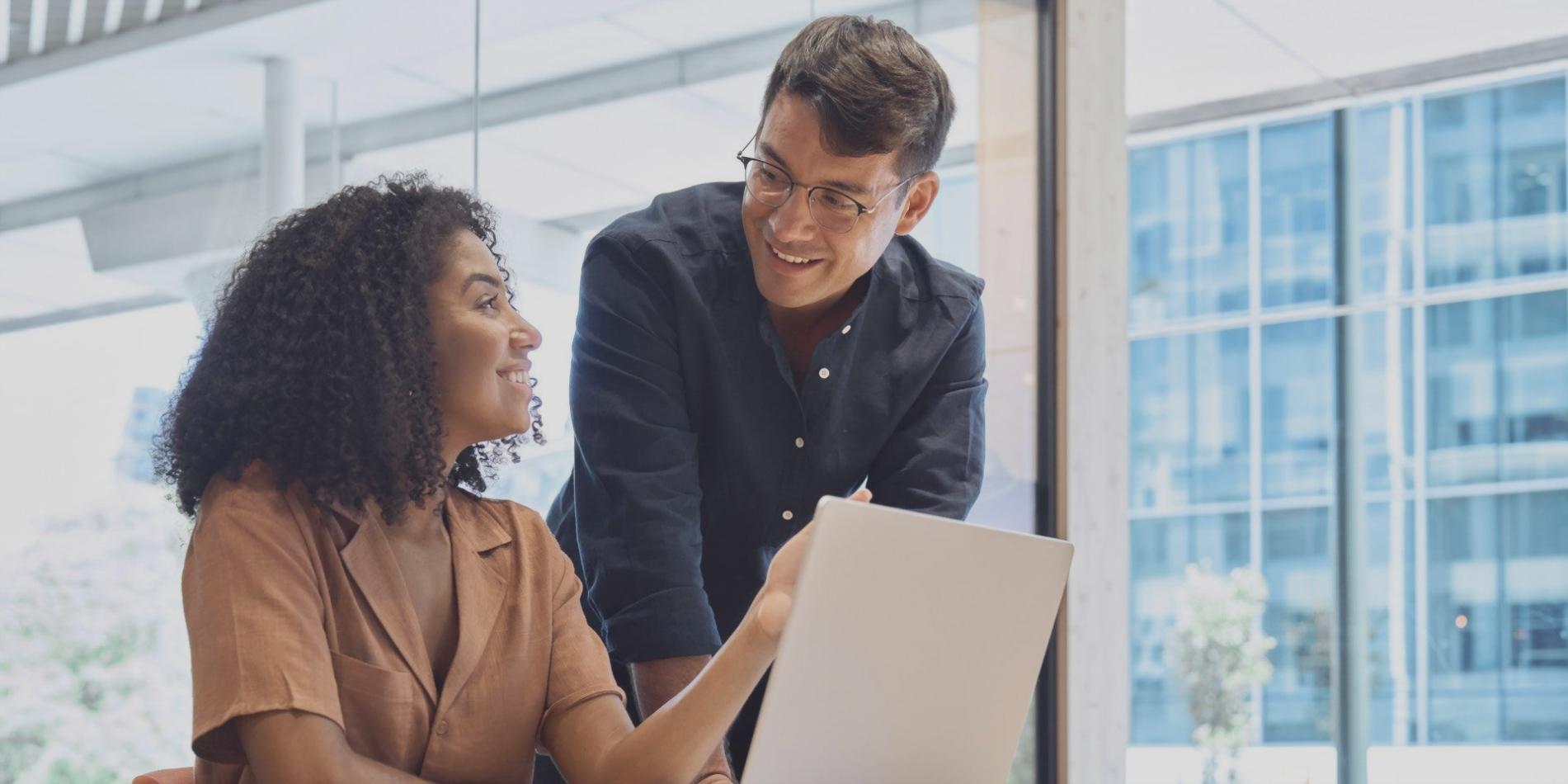 Data Studio Dashboard mit visualisierten SEO-Metriken